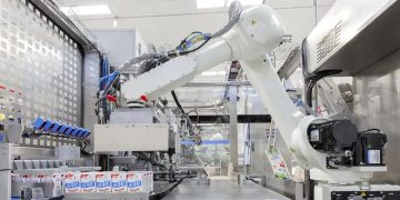 【实践案例】从量变到质变：战略引领数字化转型的伊利样本 | DW数智视野